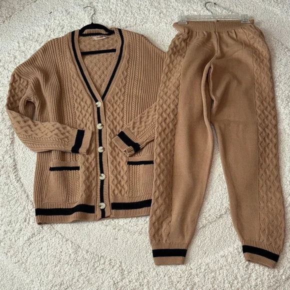 Sobe Sweater and Pants Set NWOT - size M - Picture 1 of 3